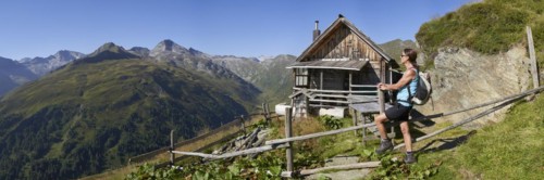 Woman in front of Rainkarhuette in the Radstaetter Tauern
