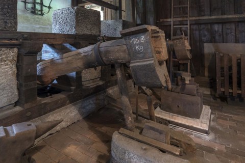 Historic tail hammers
