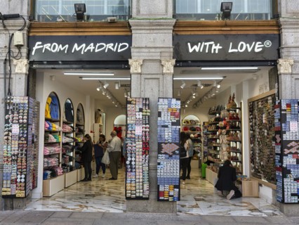 Souvenir shop with tourists in the city centre