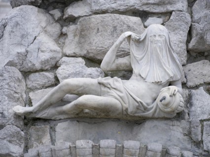Figure on the fountain in Piazza dell'Unita d'Italia