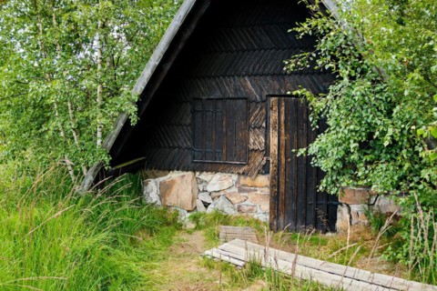 Moor hut at the former peat digging in the Georgenfelder Hochmoor nature reserve