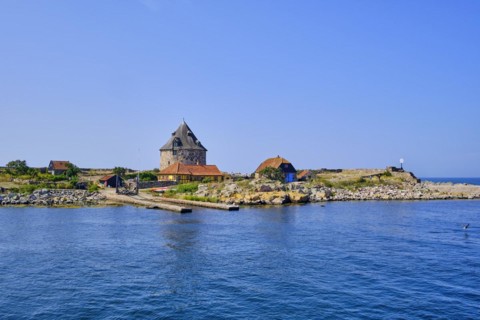 On the road in the Pea Islands