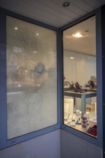 Burglary jeweller's window broken
