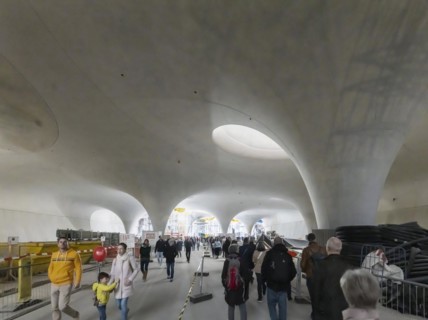 Concrete chalice pillar in the underground platform hall