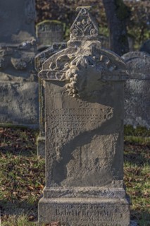Jewish symbols on a gravestone