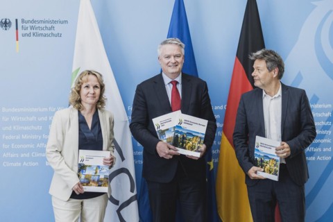 (L-R) Steffi Lemke (Buendnis 90 Die Gruenen), Federal Minister for the Environment, Nature