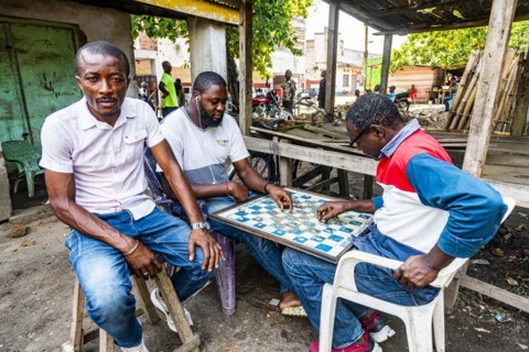 Men playing Dame