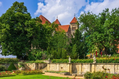 Abbey and castle garden with a view of the Collegiate Church of St. Servatius or St. Servatii