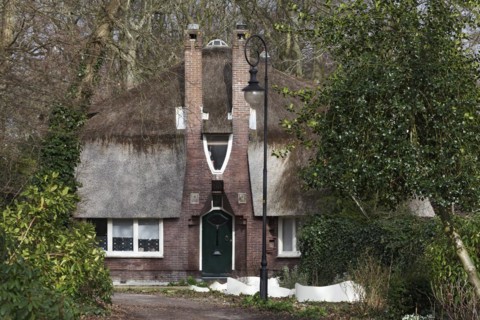 Country house with thatched roof from 1917