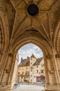 Gothic arch at the Collegiate Church of Notre Dame