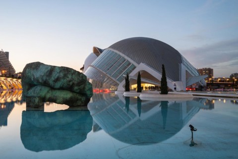 L Hemisferic planetarium