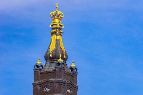 Little tower with crown on the roof of the Saxon State Chancellery