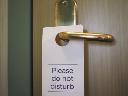 Please do not disturb sign