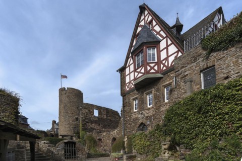 Castle courtyard with keep of the former Thurant Castle