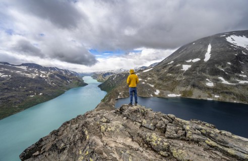 Mountaineers on Besseggen hike