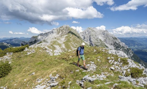 Mountaineers crossing the Hackenkoepfe