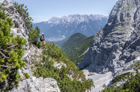 Climbers ascending to the Upper Wettersteinspitze