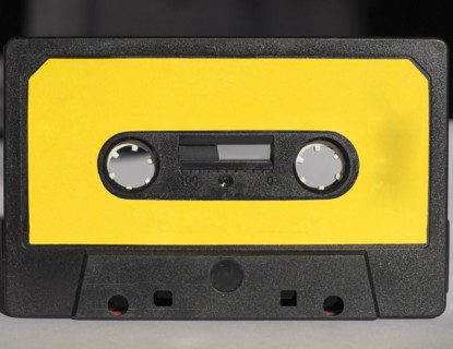Magnetic tape cassette