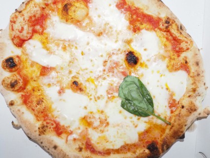 Margherita pizza food