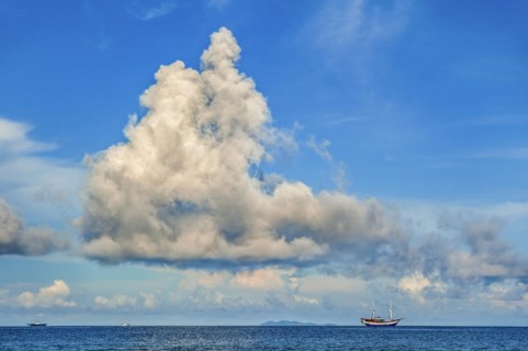 Large cloud