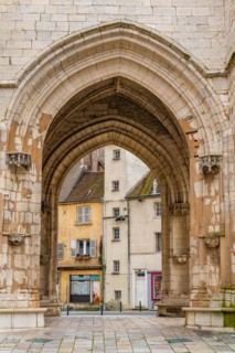 Gothic arch at the Collegiate Church of Notre Dame