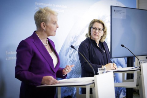 (R-L) Svenja Schulze, Federal Minister for Economic Cooperation and Development, and Cindy McCain,
