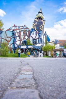 Schiefes Kunsthaus