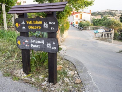 Hiking trail sign