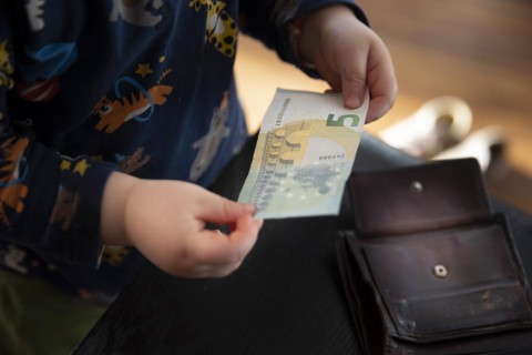 Topic: Poverty in families in Germany.