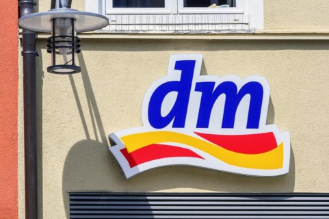 Dm-drogerie markt Logo