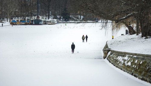 People walk on the frozen Landwehrkanal in Berlin. 11.02.2021.
