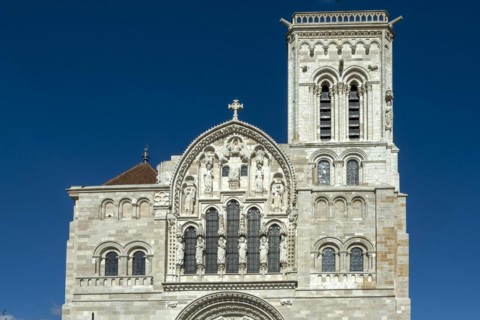 Vezelay labelled les Plus Beaux Villages de France. Facade of basilica St Mary Magdalene.Unesco World heritage. Morvan regional natural park. Via Lemovicensis way to Santiago de Compostela. Yonne depa...