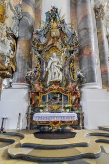 Side altar