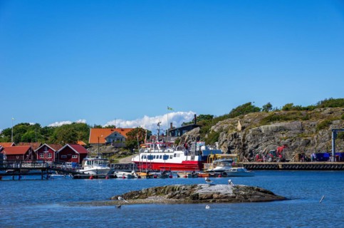 Ferry KOSTERFJORD against the backdrop of Nordkoster