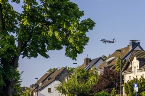Flight path over residential areas at Duesseldorf Airport