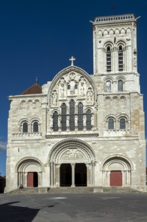 Vezelay labelled les Plus Beaux Villages de France. Facade of basilica St Mary Magdalene.Unesco World heritage. Morvan regional natural park. Via Lemovicensis way to Santiago de Compostela. Yonne depa...
