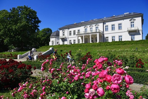Cyclists in the castle of Count Tiszkiewicz