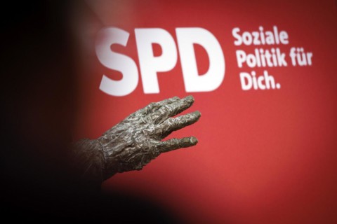 Making progress out of change. A discussion on the occasion of the 160th birthday of the SPD with the award of the August Bebel Prize to Franz Muentefering. Here: Detail of the Willy Brandt statue by ...