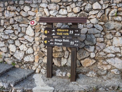 Hiking trail sign