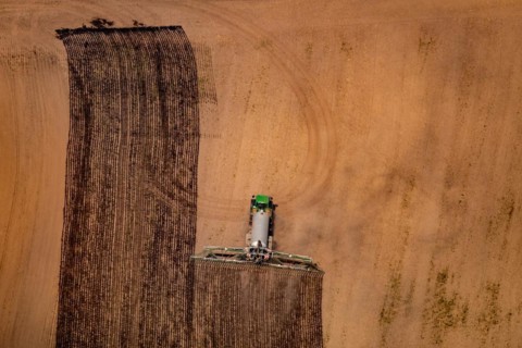 Application of liquid manure as fertiliser on agricultural fields in Altendorf-Ulfkotte in the federal state of North Rhine-Westphalia