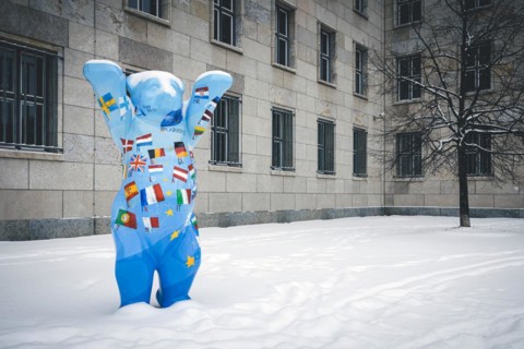 A Berliner Beer stands in the snow in front of the Federal Ministry of Finance in Berlin. 09.02.2021.