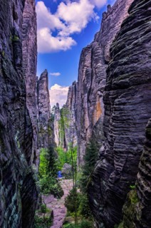 Hiking trail in the Prachovske Skaly