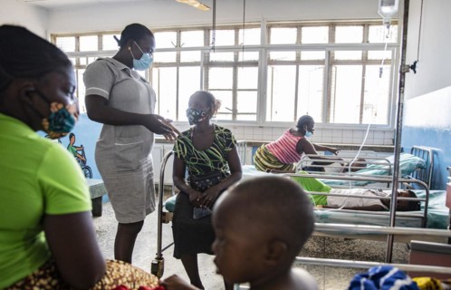 Nurse advises mother with young patient at Princess Christian Hospital in Sierra Leone