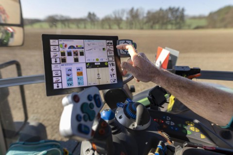 Soil cultivation for maize sowing with tractor Fendt 1050
