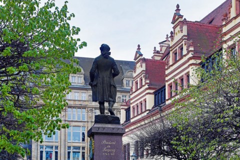 Bronze statue of Goethe by Carl Seffner on the Naschmarkt