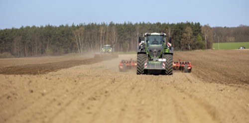 Soil cultivation for maize sowing with tractor Fendt 1050