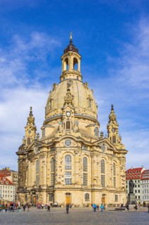 In front of the world-famous Church of Our Lady on the Neumarkt