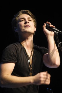 Hanson plays IndigO2 on 08.12.2013 at IndigO2