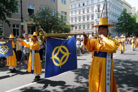 Korean participants entertain the crowd before the start of the Carnival of Cultures in Berlin. The event passed off in glorious sunshine this afternoon as Berlin residents enjoyed the good Whitsun we...