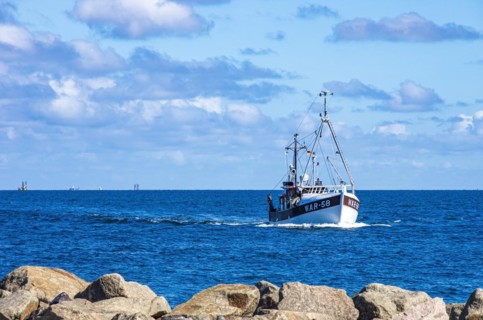The fishing vessel WAR-58 approaching the harbour entrance